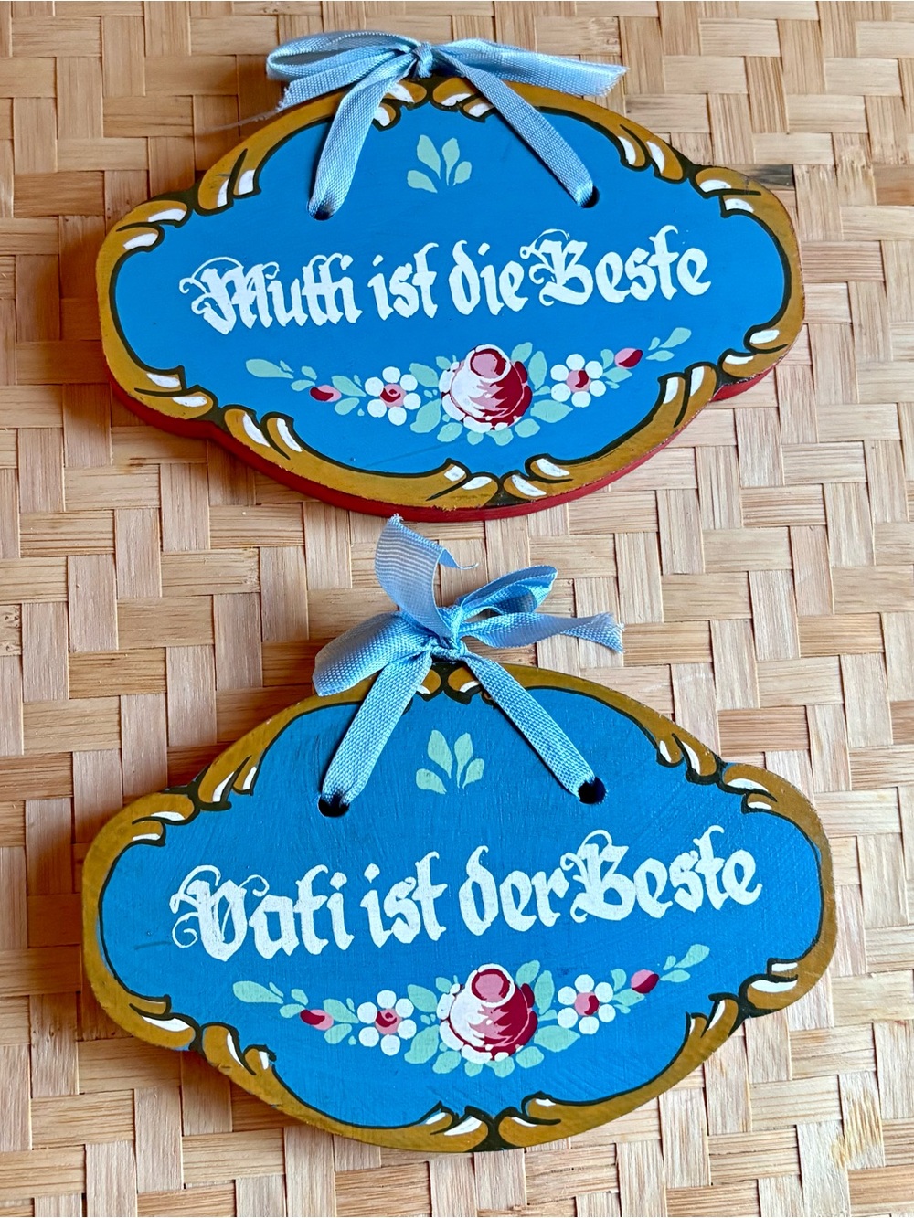 Blue Hand-Painted Wooden Plaques - "Mutti ist die Beste" & "Vati ist der Beste"